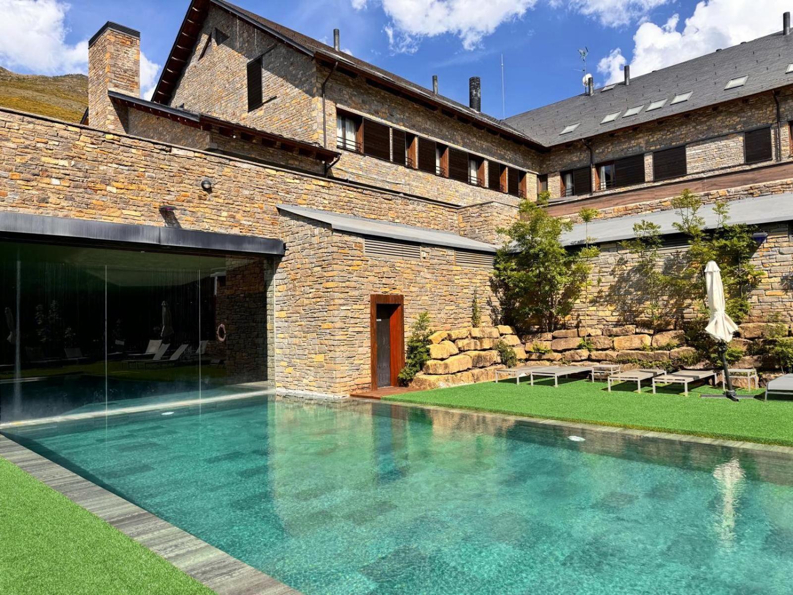 Aparthotel Siente Boi & Spa Pla de l'Ermita Exterior photo
